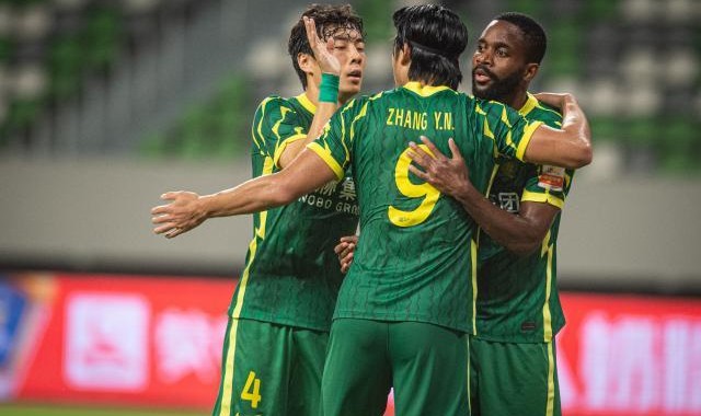 半岛体育-中超争四大戏早早收场：申花只剩眼泪国安河北逆袭