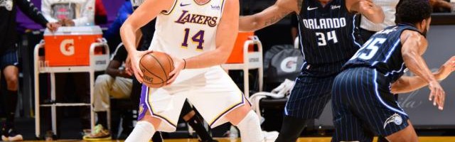 半岛体育下载-小加难逃被裁命运？沃格尔：三位中锋湖人缺一不可