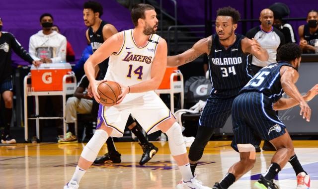 半岛体育下载-小加难逃被裁命运？沃格尔：三位中锋湖人缺一不可